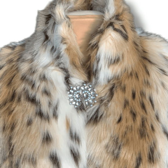 Express Faux Fur Leopard Print Capelet Burgundy Satin Lining Brooch Enclosure - Picture 2 of 13